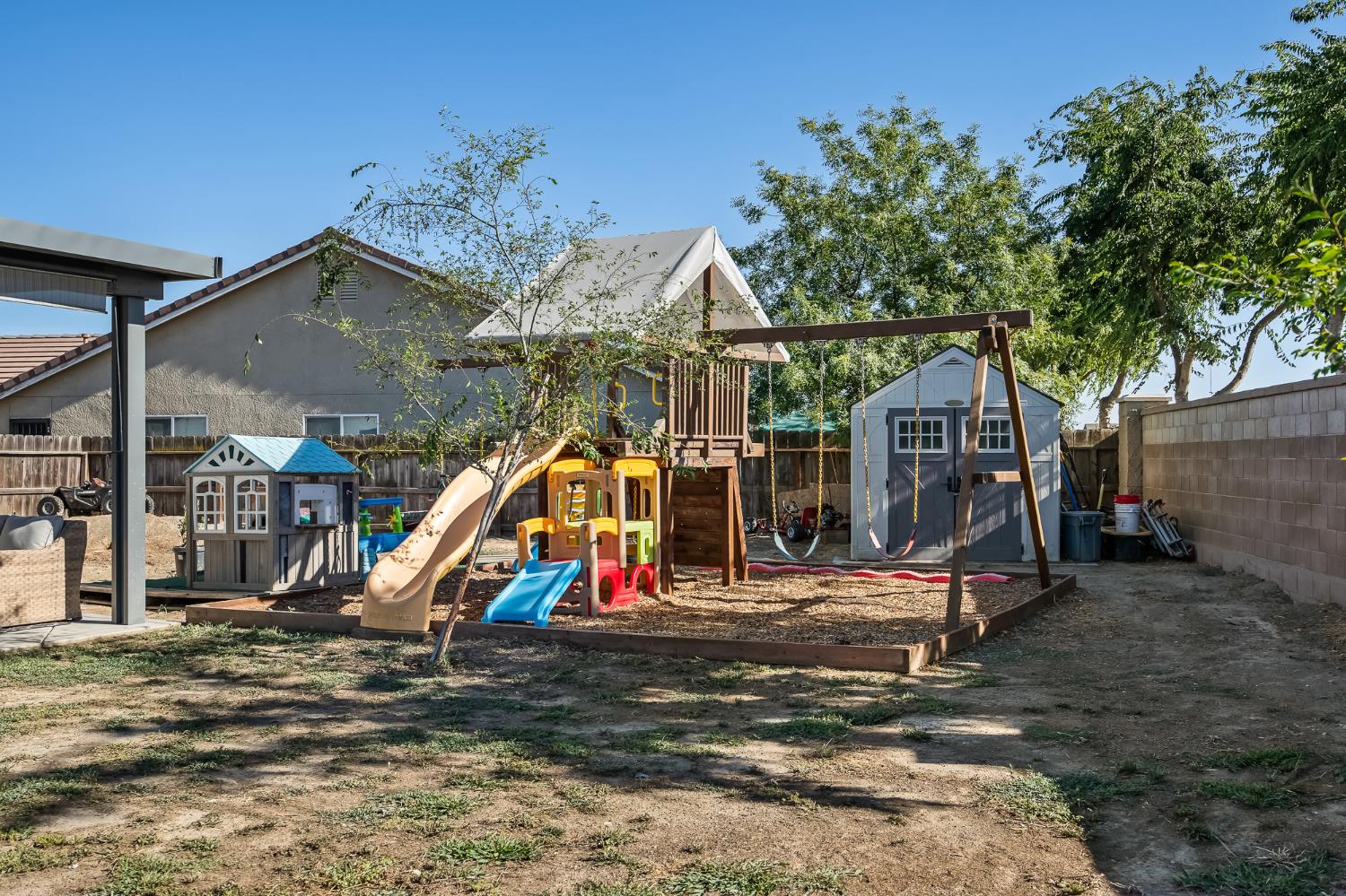 2476 N Riesling Ave, Hanford, CA 93230