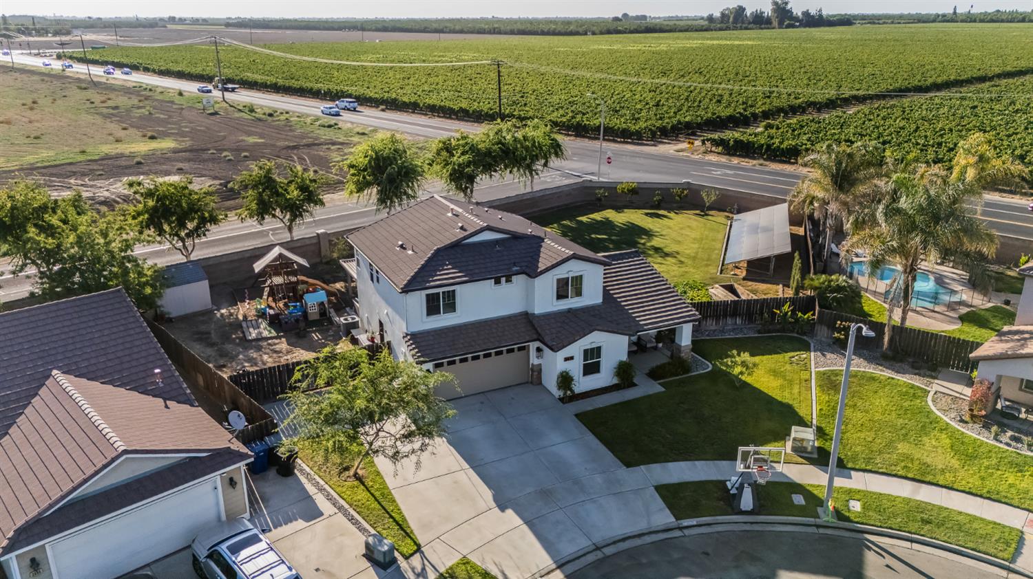 2476 N Riesling Ave, Hanford, CA 93230