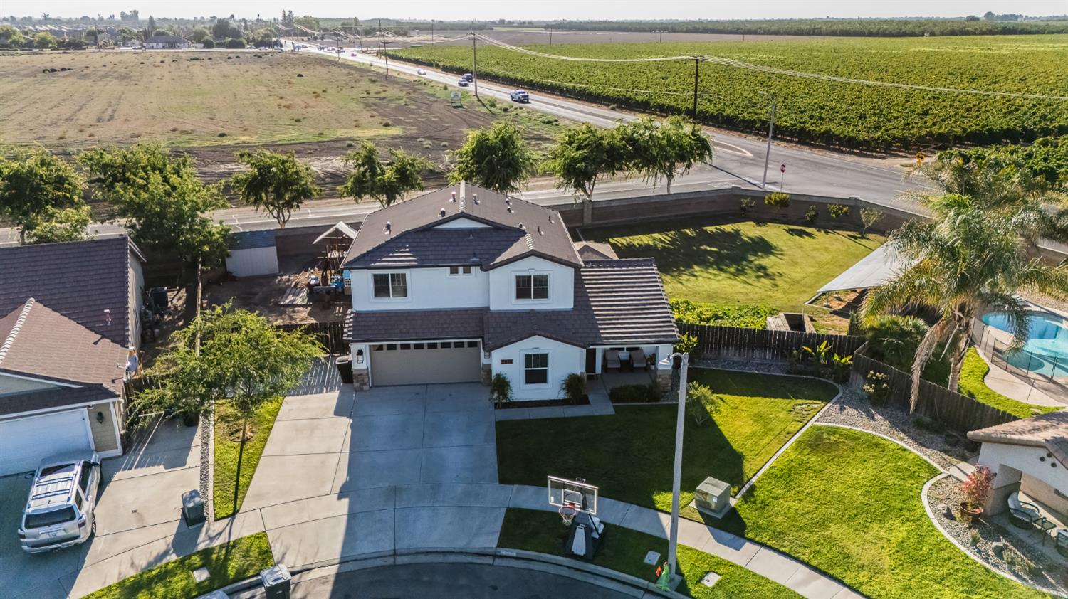 2476 N Riesling Ave, Hanford, CA 93230