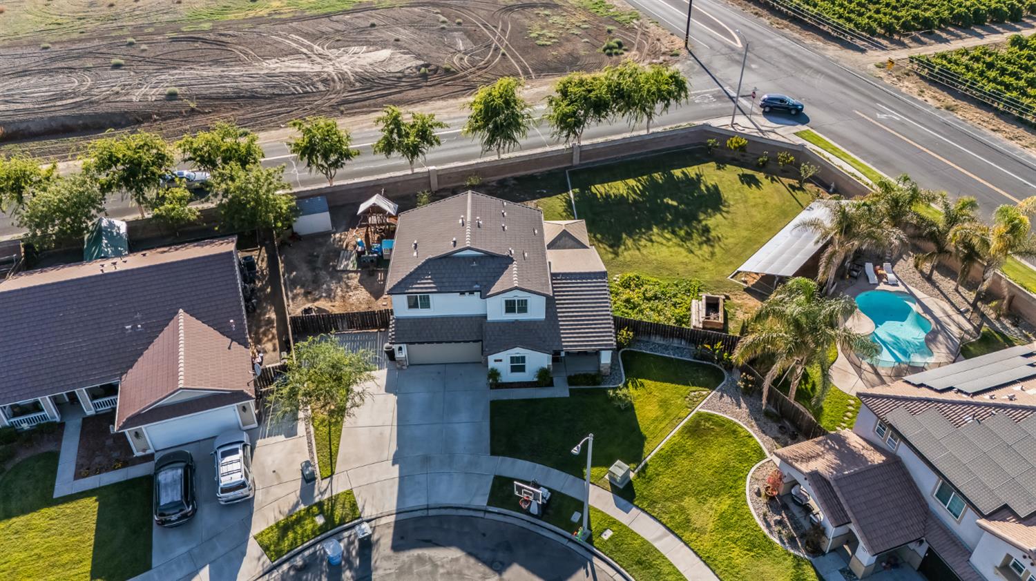 2476 N Riesling Ave, Hanford, CA 93230