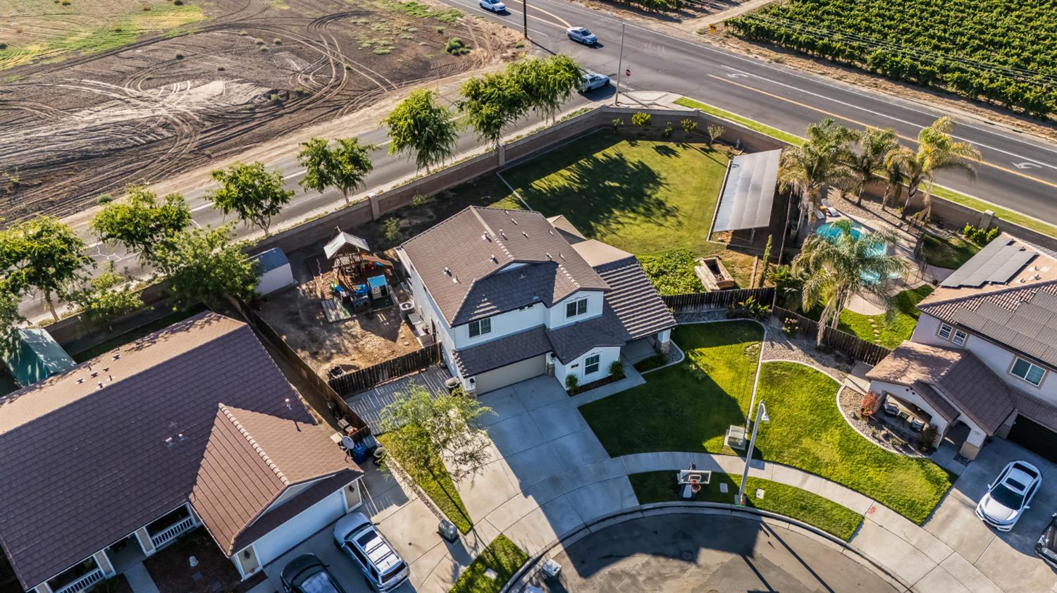 2476 N Riesling Ave, Hanford, CA 93230
