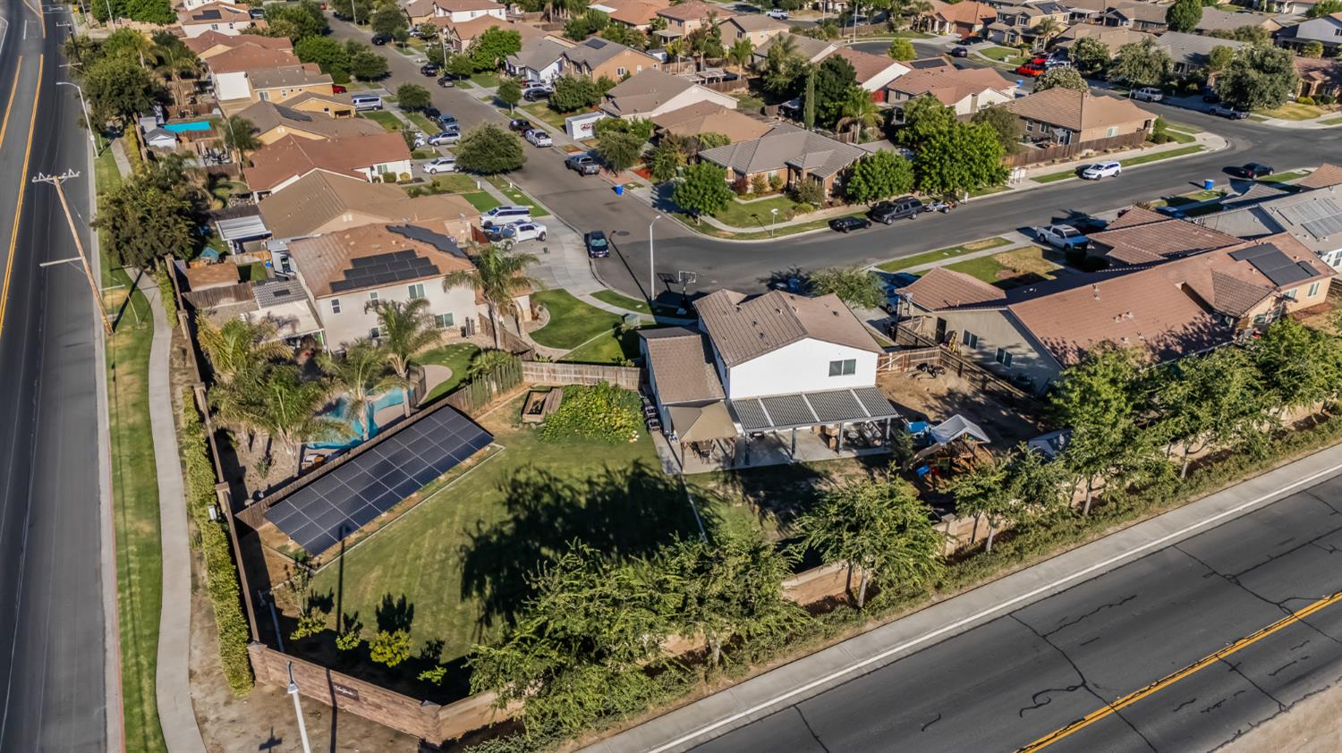 2476 N Riesling Ave, Hanford, CA 93230