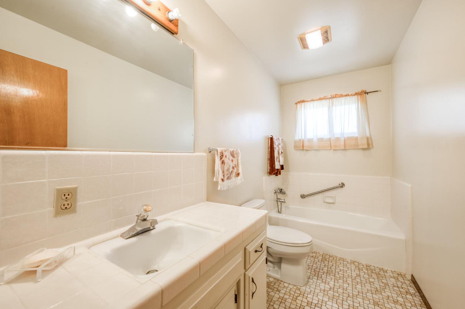 7895 W Mckinley Ave, Fresno, CA 93723
