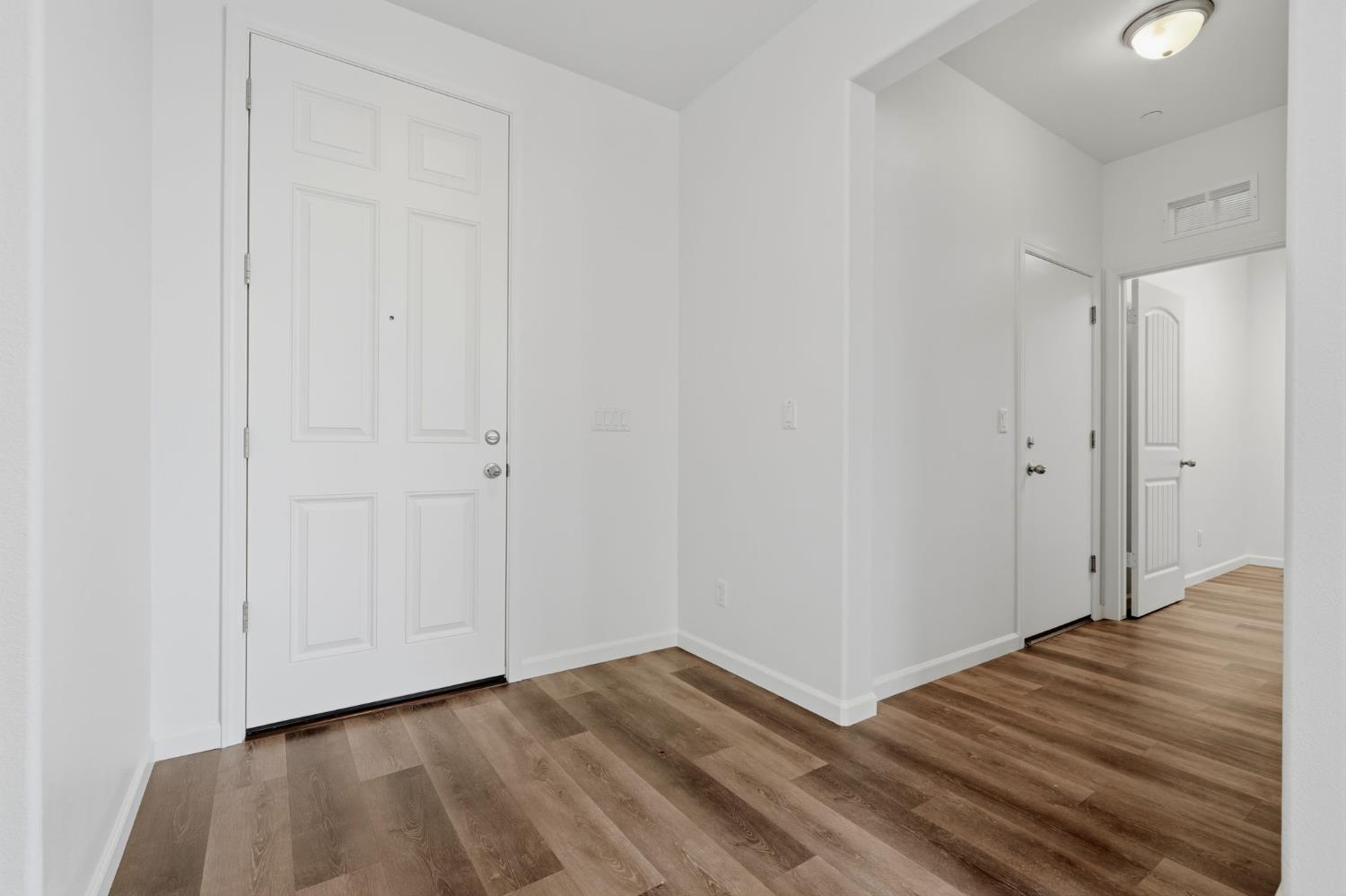1361 Hoover Way, Hanford, CA 93230