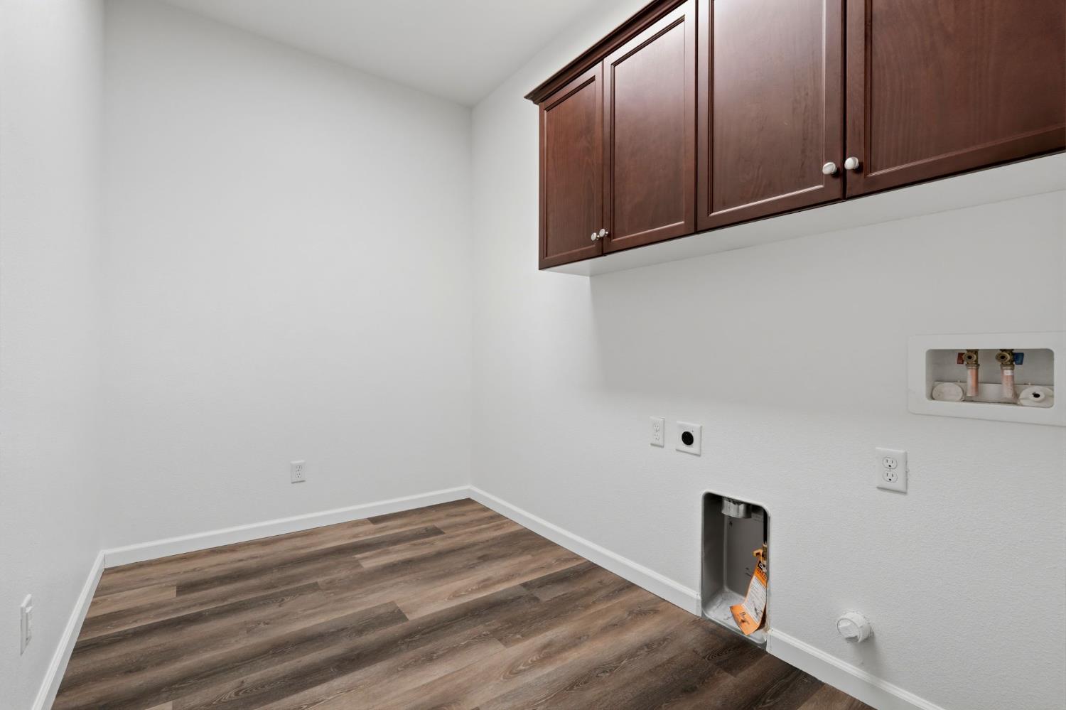 1361 Hoover Way, Hanford, CA 93230