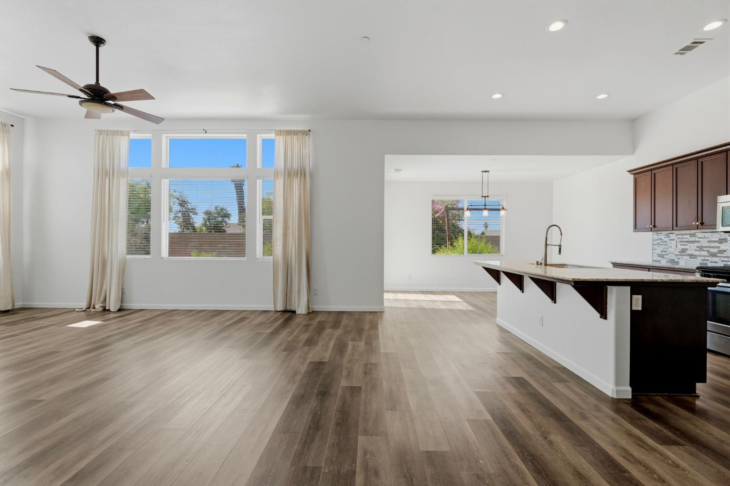 1361 Hoover Way, Hanford, CA 93230