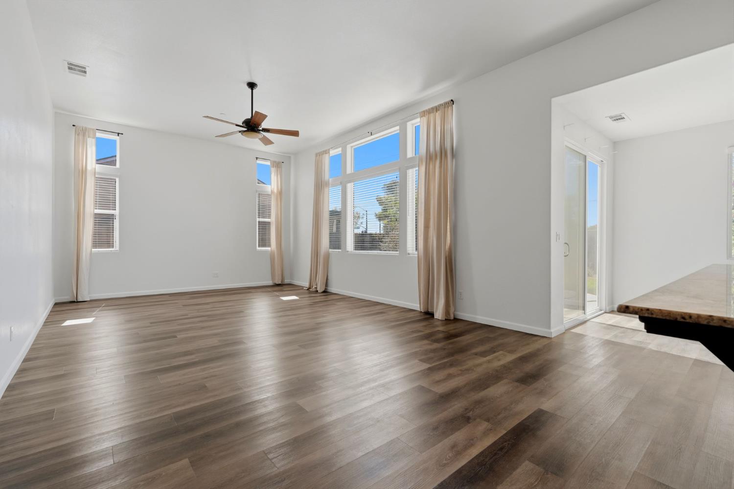 1361 Hoover Way, Hanford, CA 93230