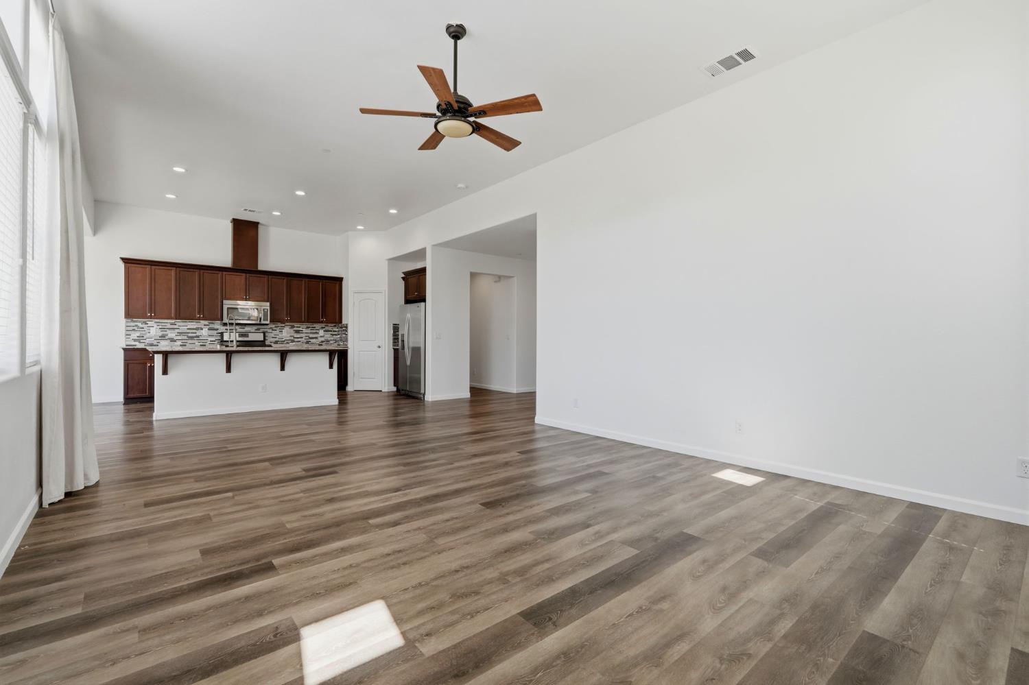 1361 Hoover Way, Hanford, CA 93230