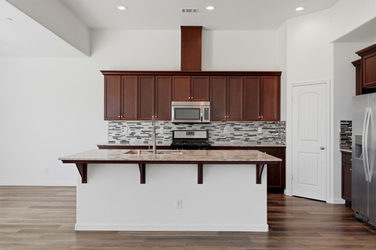 1361 Hoover Way, Hanford, CA 93230