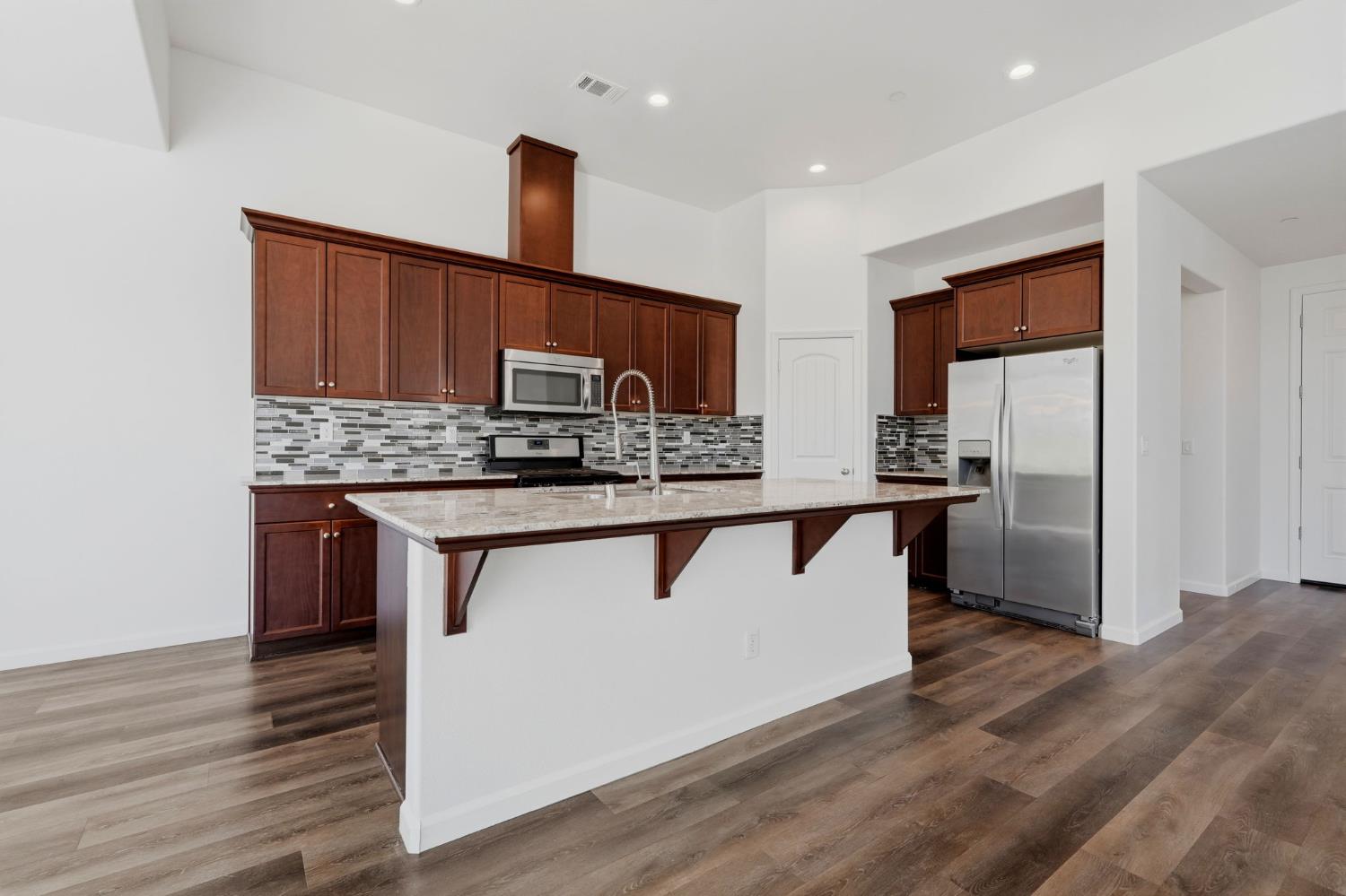 1361 Hoover Way, Hanford, CA 93230