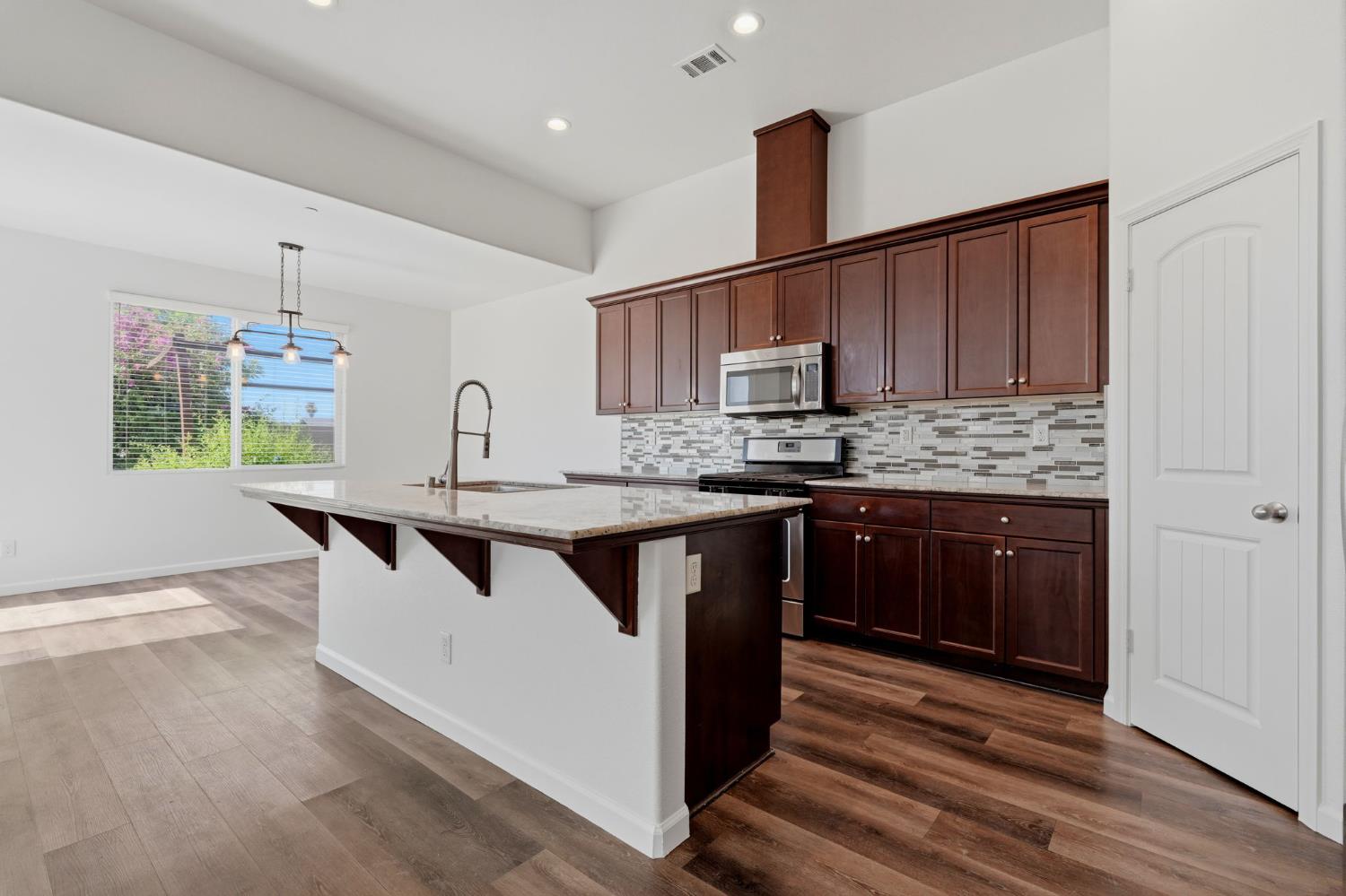 1361 Hoover Way, Hanford, CA 93230