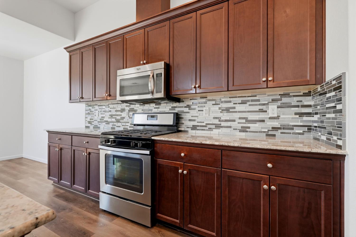 1361 Hoover Way, Hanford, CA 93230