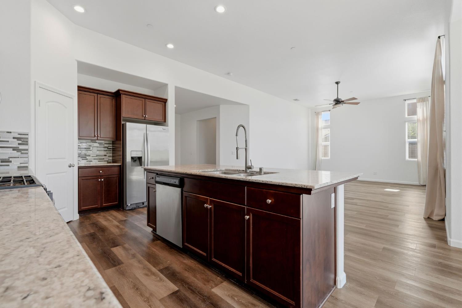 1361 Hoover Way, Hanford, CA 93230