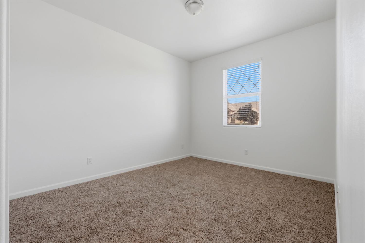 1361 Hoover Way, Hanford, CA 93230
