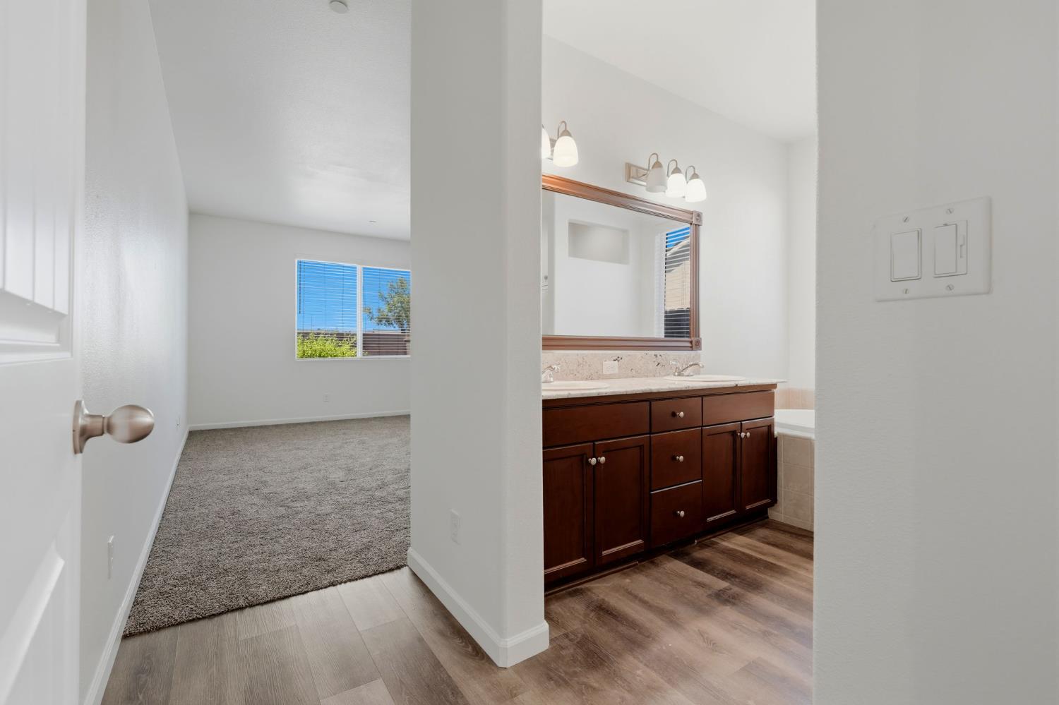 1361 Hoover Way, Hanford, CA 93230