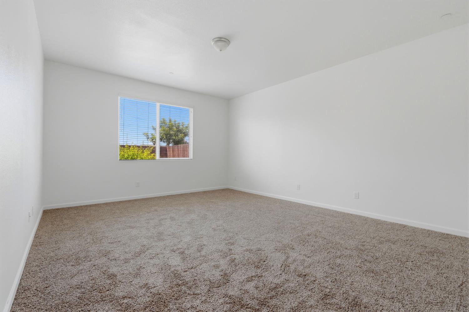 1361 Hoover Way, Hanford, CA 93230