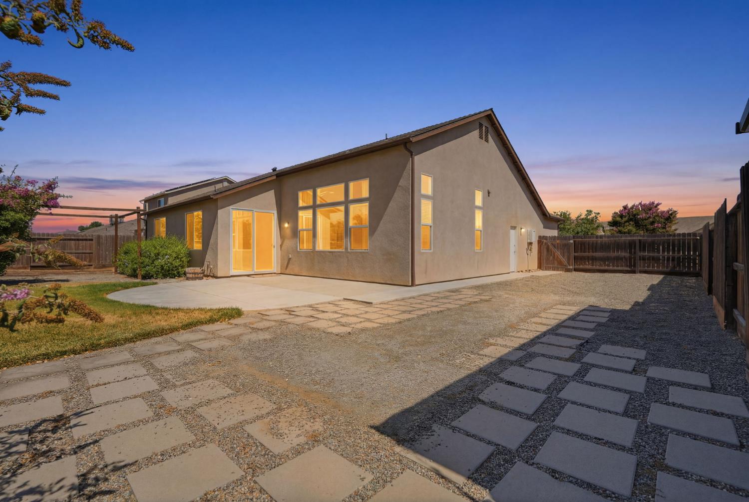 1361 Hoover Way, Hanford, CA 93230