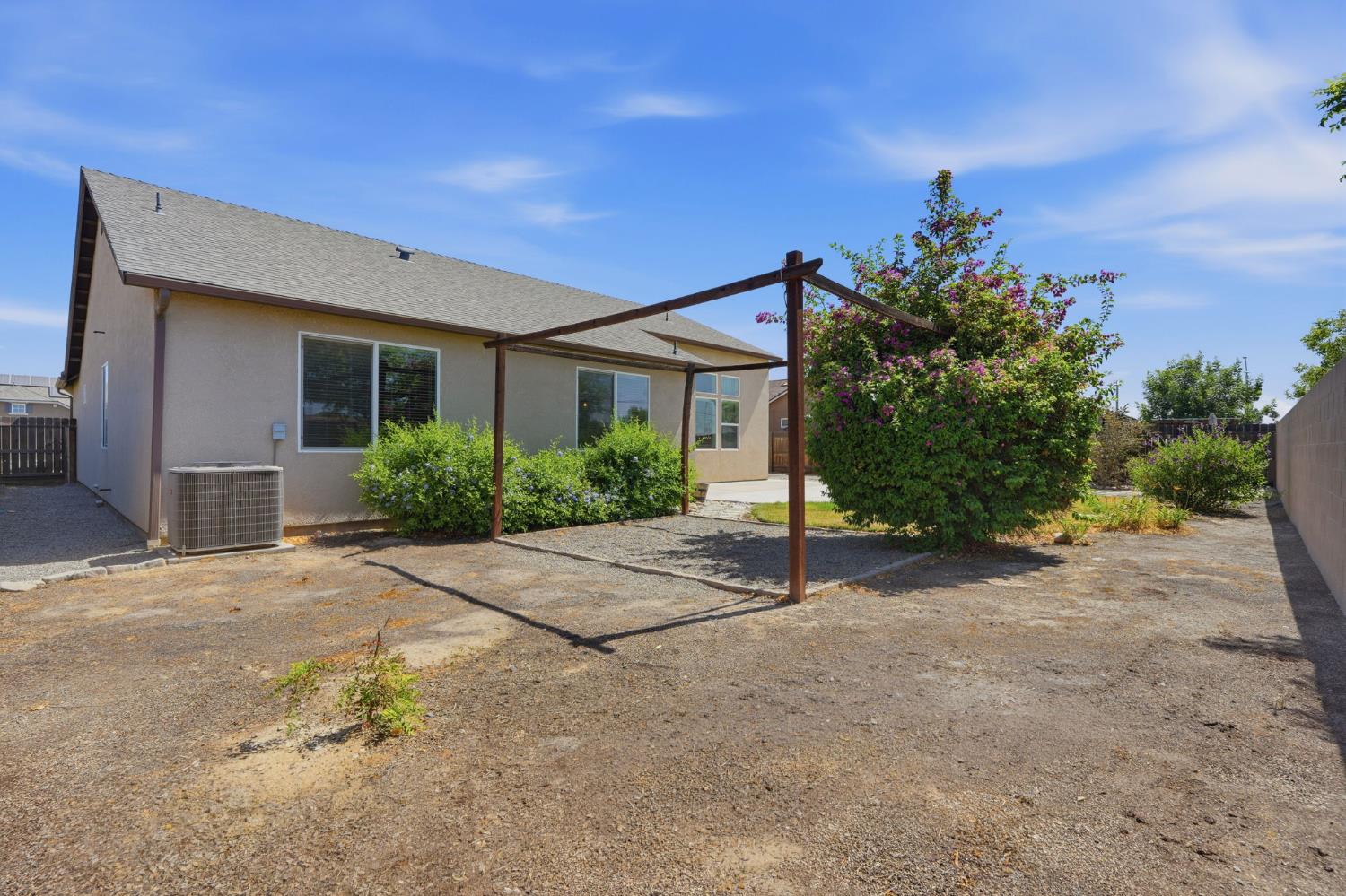 1361 Hoover Way, Hanford, CA 93230