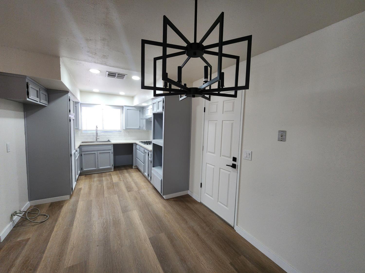 215 N Sylmar Ave, Fresno, CA 93727