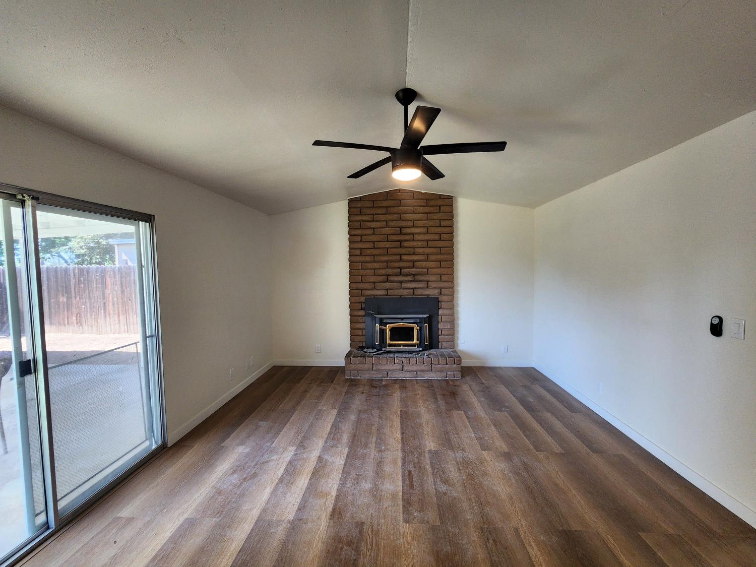 215 N Sylmar Ave, Fresno, CA 93727