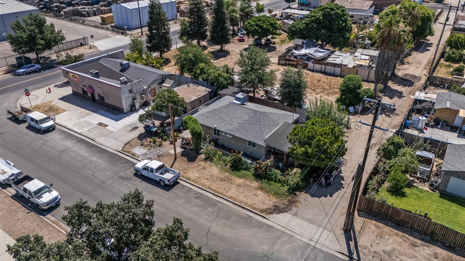 10791 E Pismo Ave, Del Rey, CA 93616