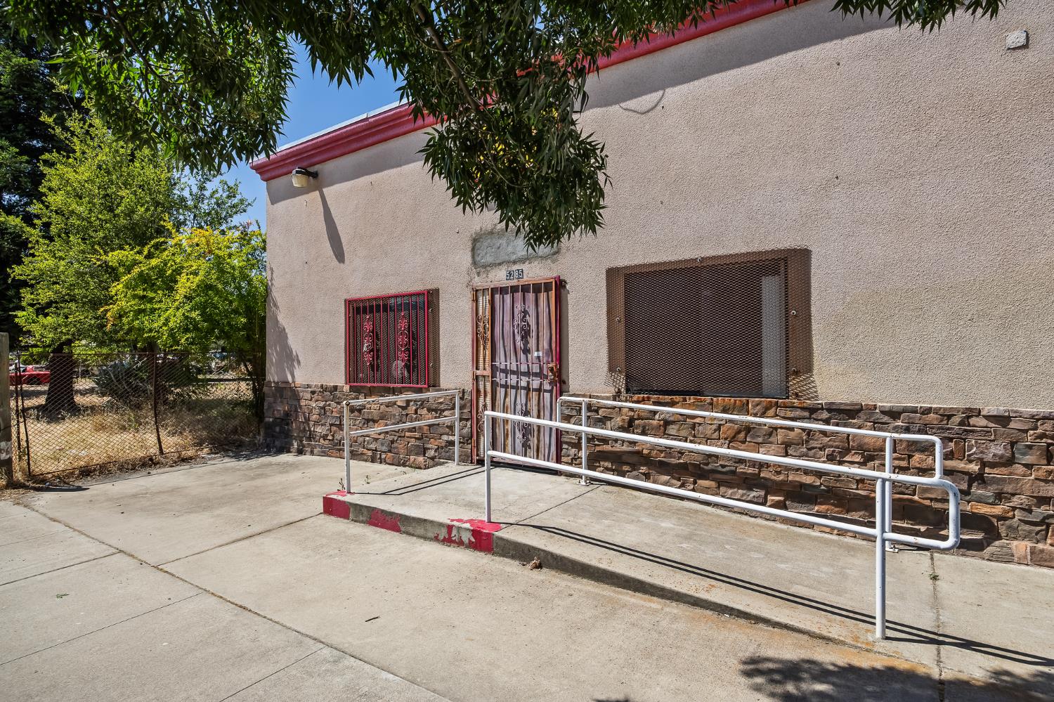 10791 E Pismo Ave, Del Rey, CA 93616
