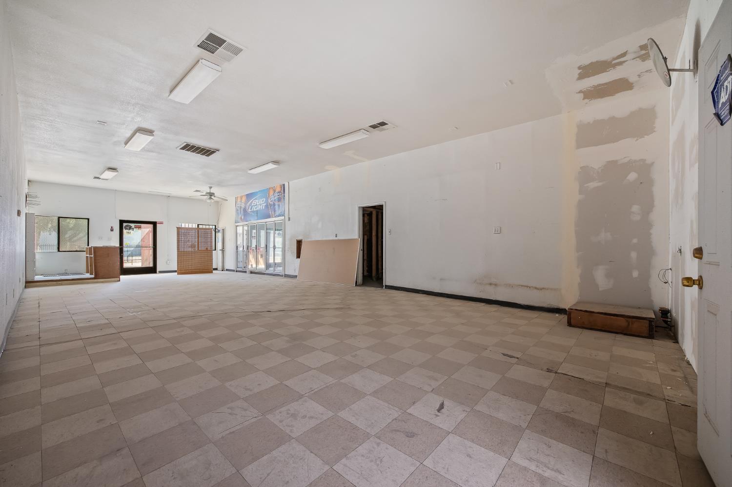 10791 E Pismo Ave, Del Rey, CA 93616