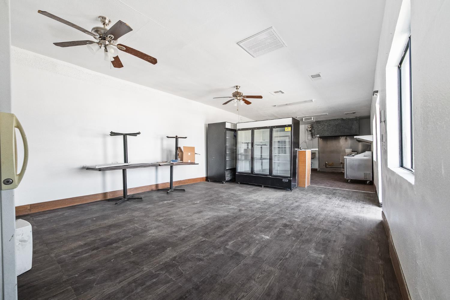 10791 E Pismo Ave, Del Rey, CA 93616