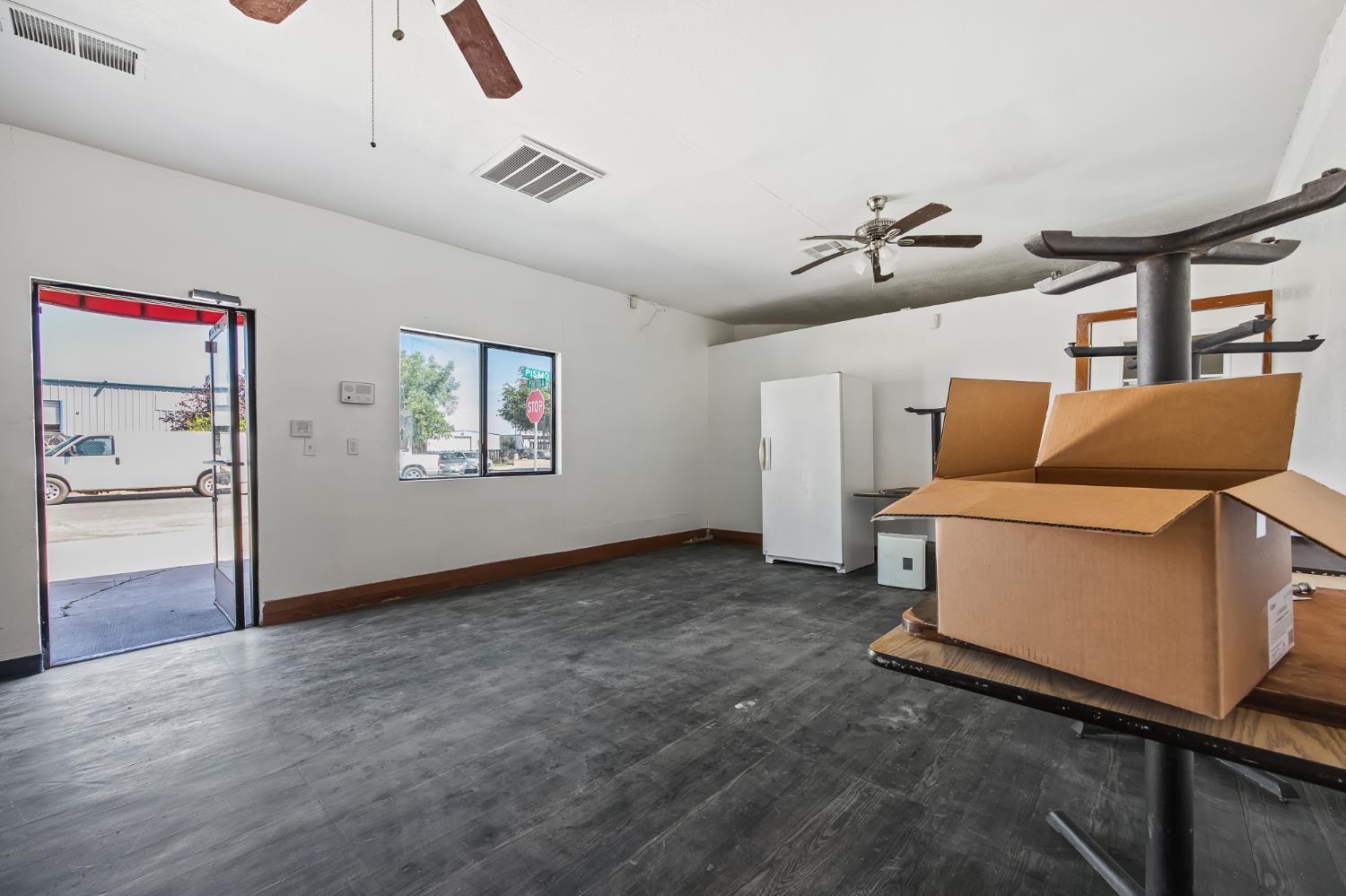 10791 E Pismo Ave, Del Rey, CA 93616