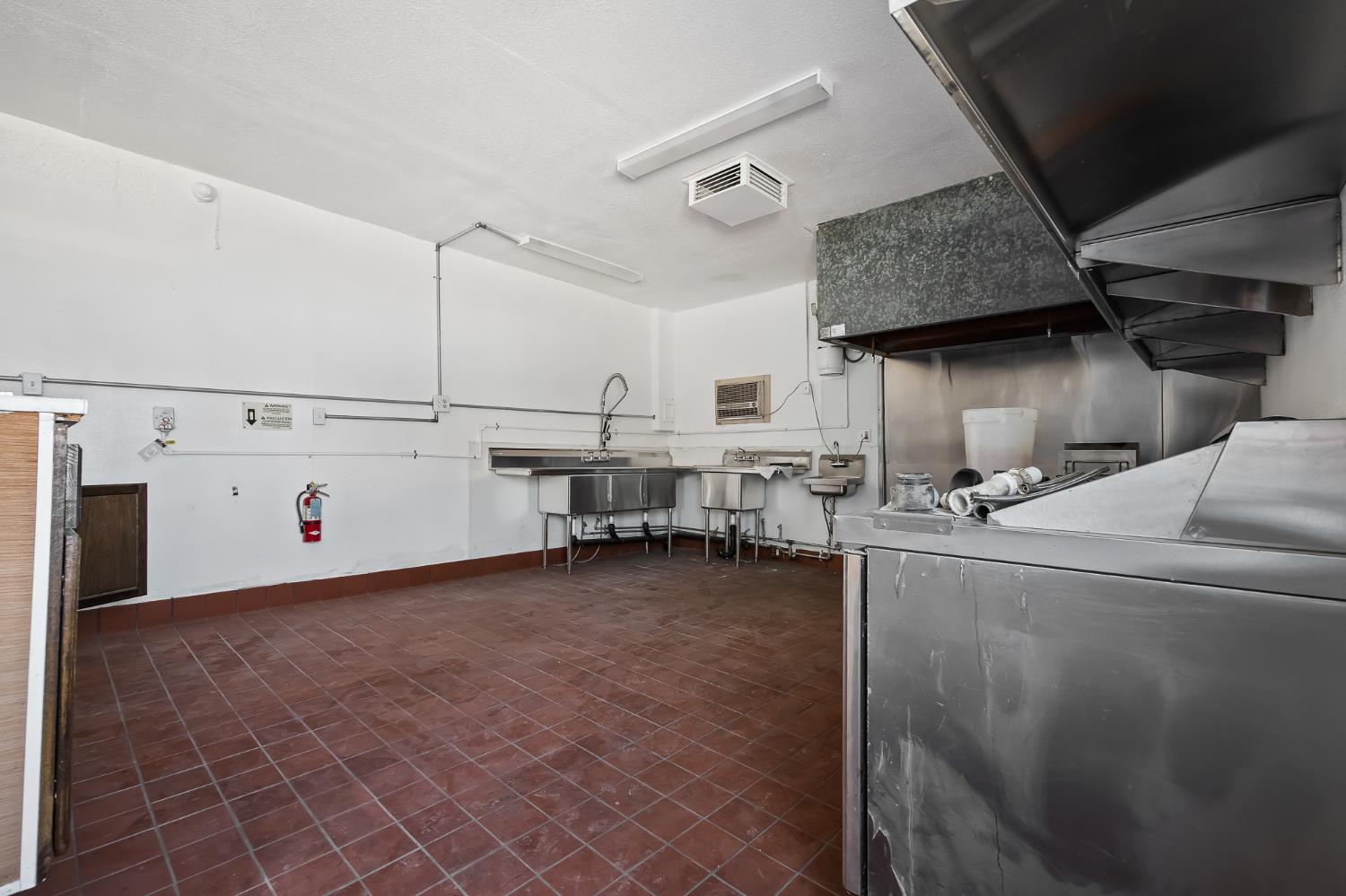 10791 E Pismo Ave, Del Rey, CA 93616