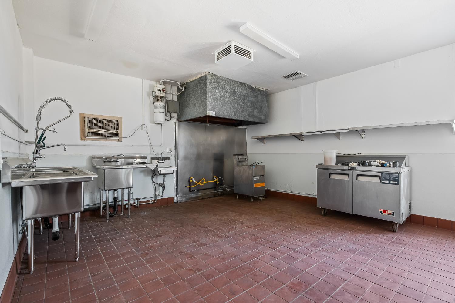 10791 E Pismo Ave, Del Rey, CA 93616