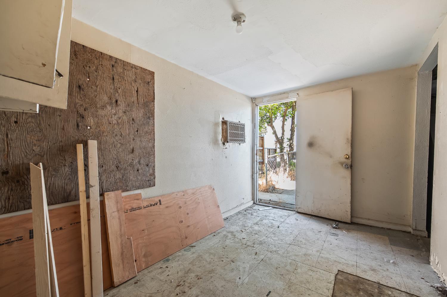 10791 E Pismo Ave, Del Rey, CA 93616