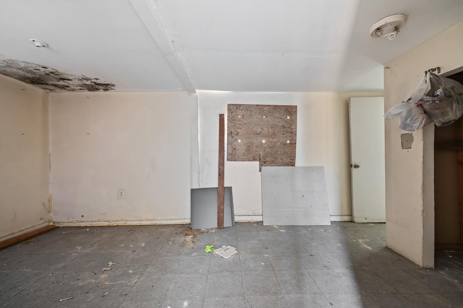 10791 E Pismo Ave, Del Rey, CA 93616