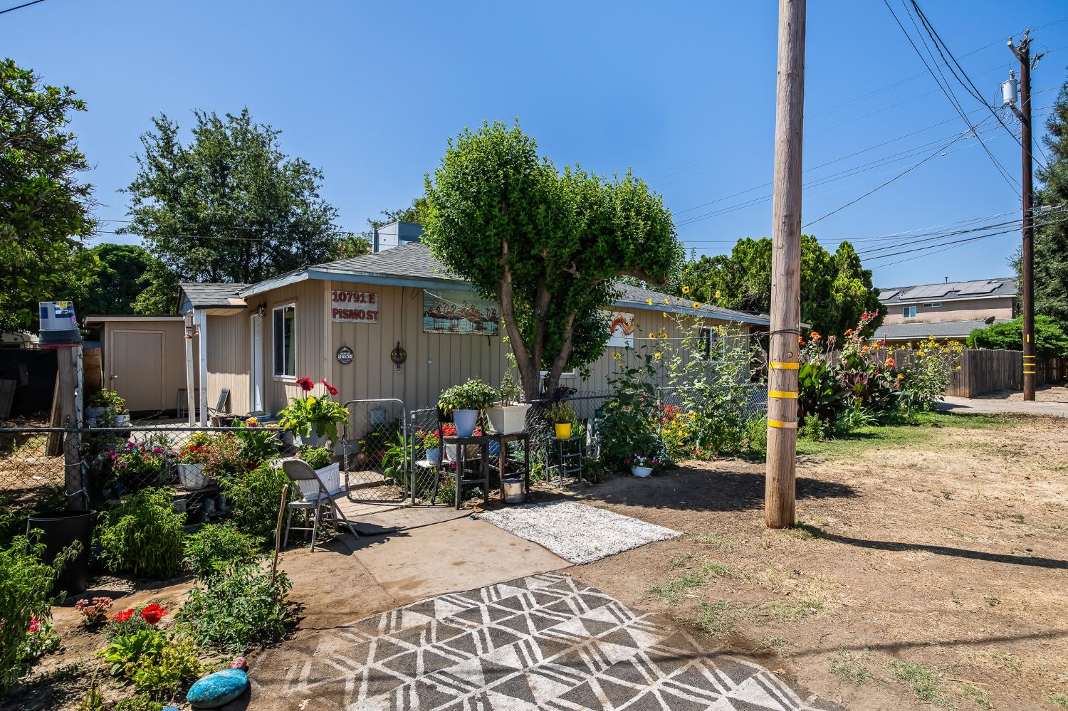 10791 E Pismo Ave, Del Rey, CA 93616