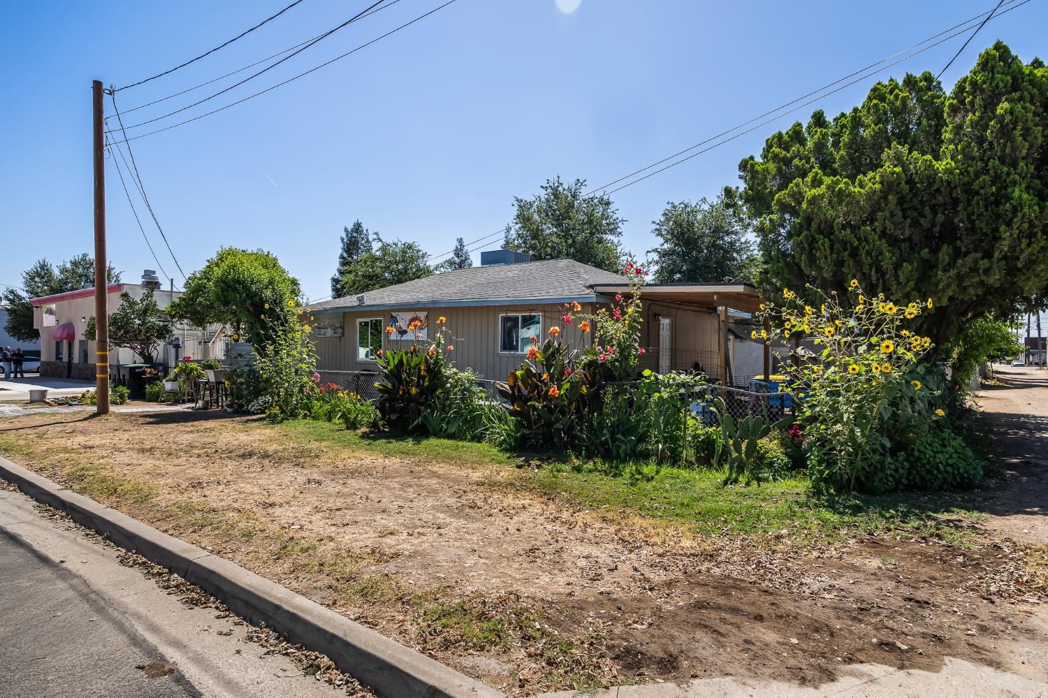 10791 E Pismo Ave, Del Rey, CA 93616
