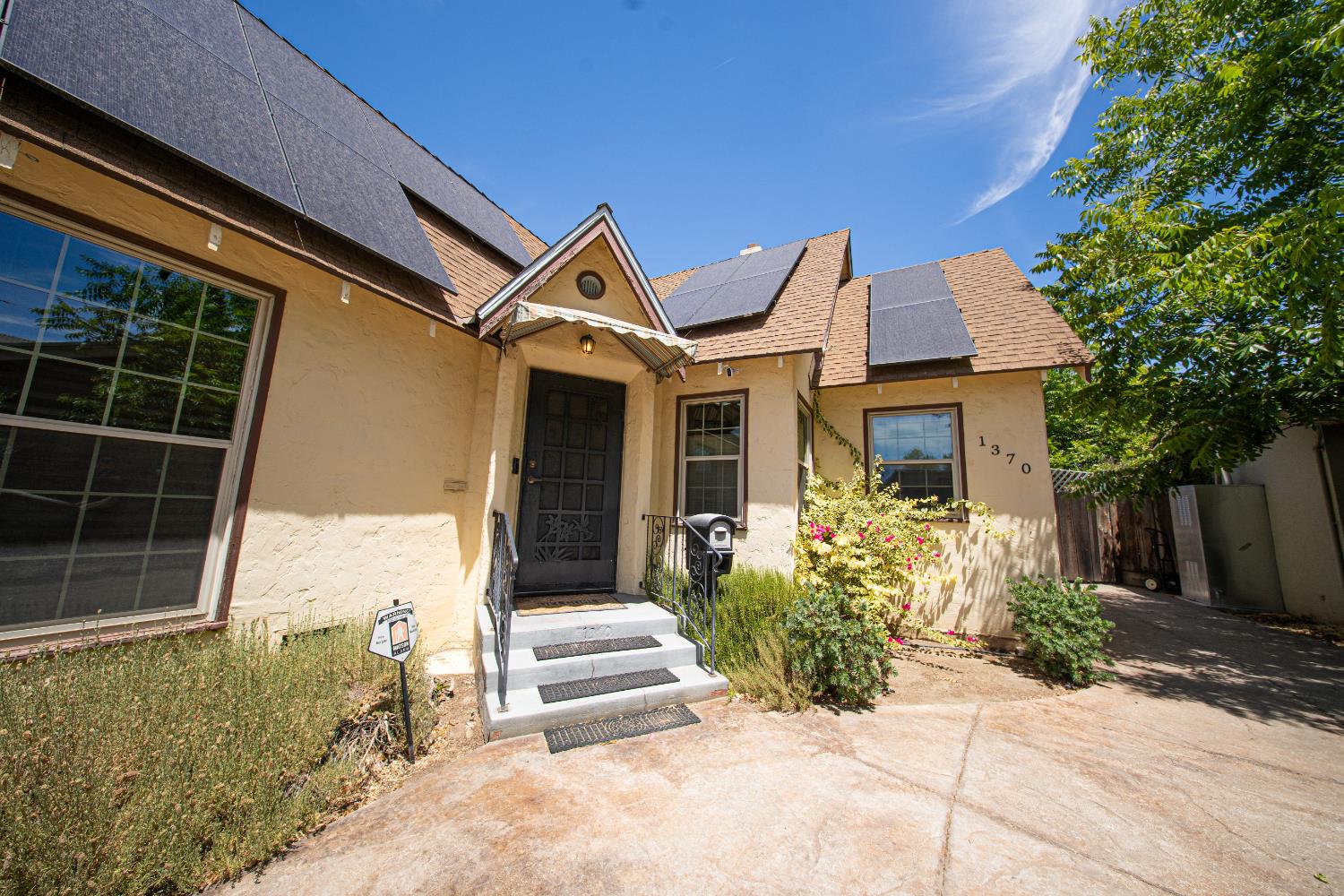 1370 N Van Ness Ave, Fresno, CA 93728