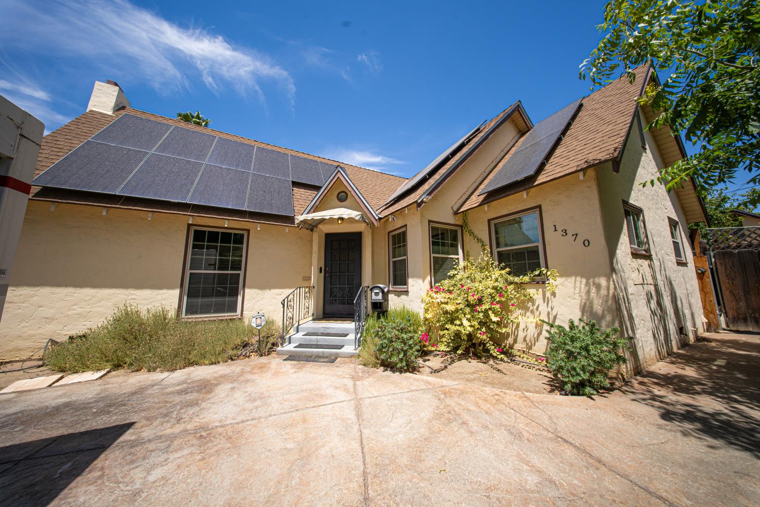 1370 N Van Ness Ave, Fresno, CA 93728