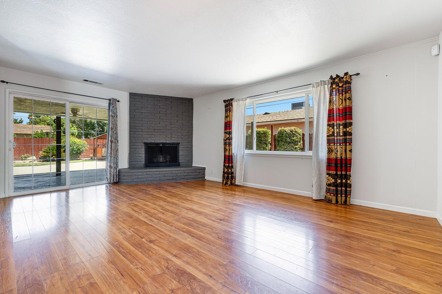606 W Rialto Ave, Fresno, CA 93705