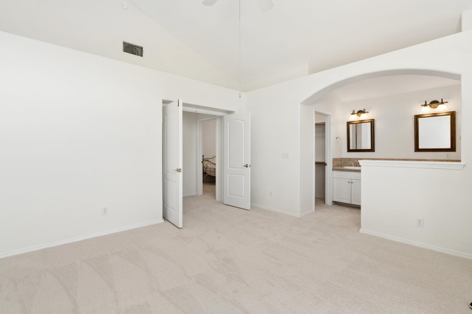 1194 E le Parc Dr, Fresno, CA 93720