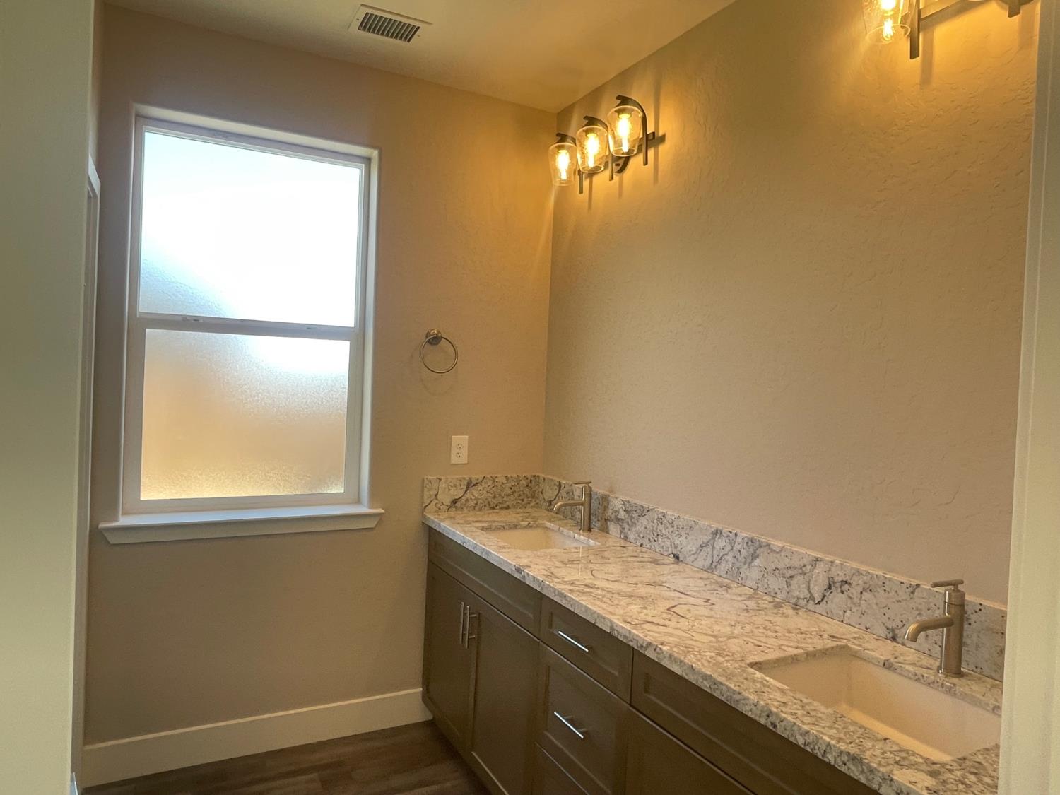 16249 W David Ave, Kerman, CA 93630