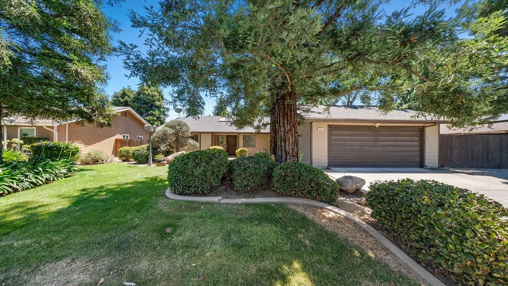 646 W Polson Ave, Clovis, CA 93612