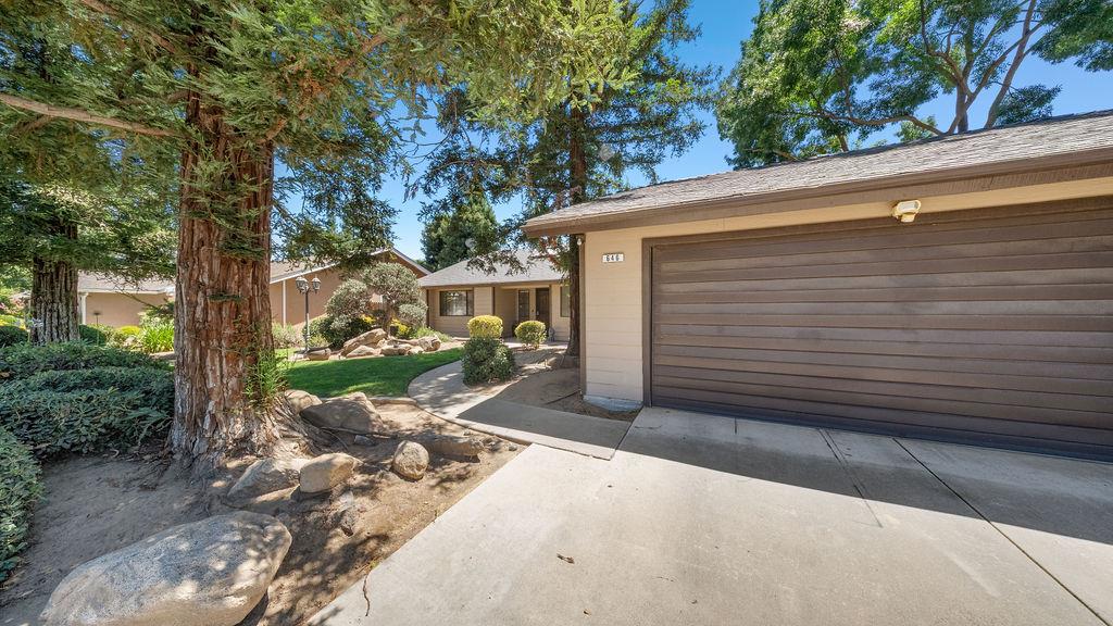 646 W Polson Ave, Clovis, CA 93612
