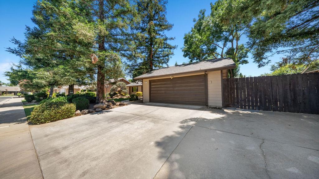 646 W Polson Ave, Clovis, CA 93612