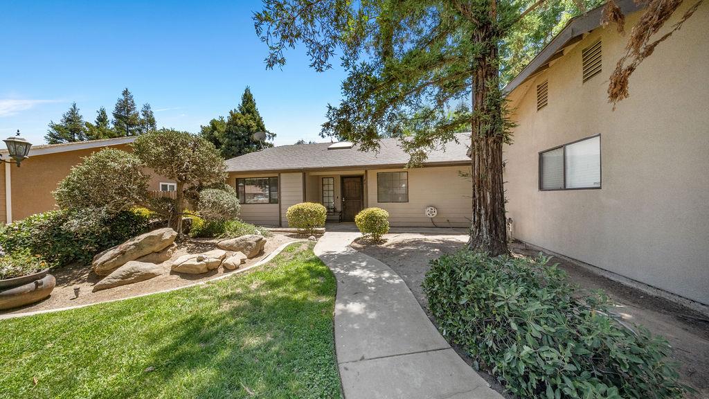 646 W Polson Ave, Clovis, CA 93612