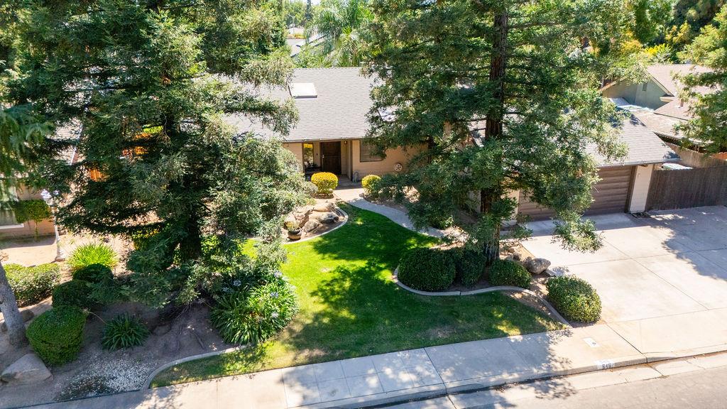 646 W Polson Ave, Clovis, CA 93612