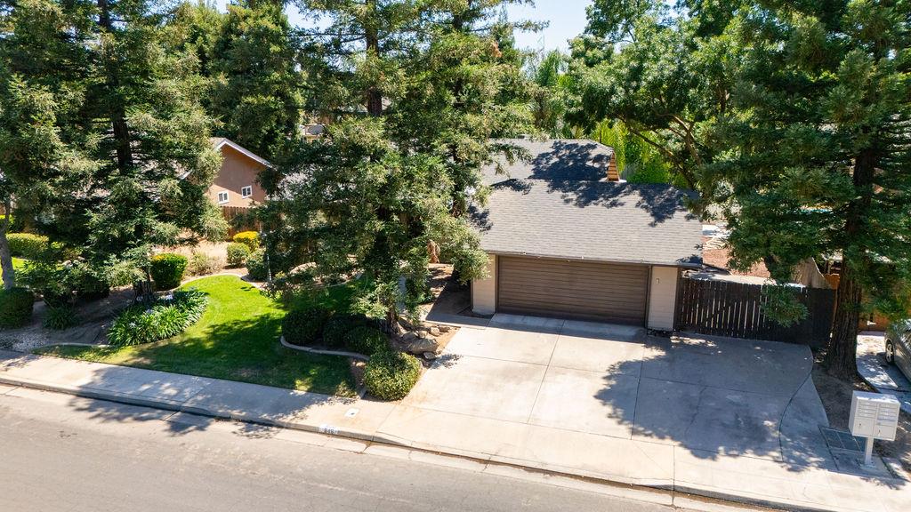 646 W Polson Ave, Clovis, CA 93612