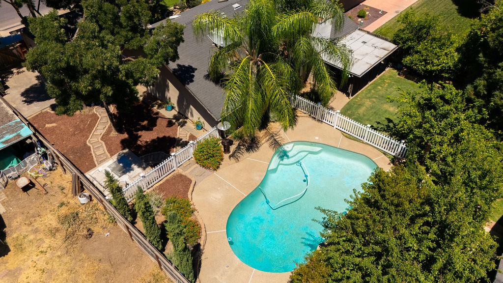 646 W Polson Ave, Clovis, CA 93612