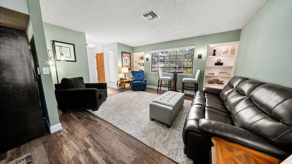 646 W Polson Ave, Clovis, CA 93612