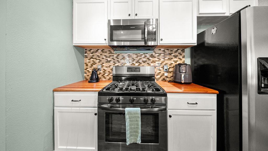 646 W Polson Ave, Clovis, CA 93612