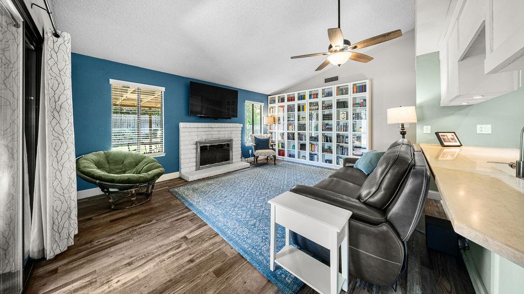 646 W Polson Ave, Clovis, CA 93612